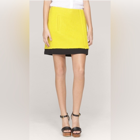 COPY - Diane Von Furstenburg yellow tweed mini skirt in size 4 - Picture 7 of 7